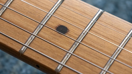 Bei der JS-300 lief in meinem Fall die Farbe ins Holz.