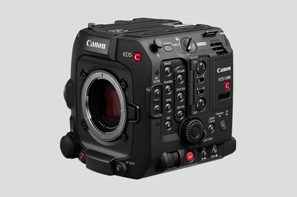 Das Box-artigen Gehäuse der Canon EOS C400 eignet sich, um allerlei Zubehör zu befestigen und die Kamera in ein Rig zu integrieren.