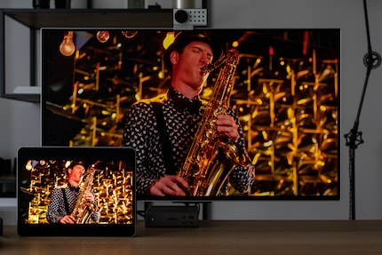Although Samsung’s Odyssey OLED G8 is one of the best gaming monitors out there, it looks old compared to the iPad Pro (bottom left). Both displays are running at full HDR brightness here.