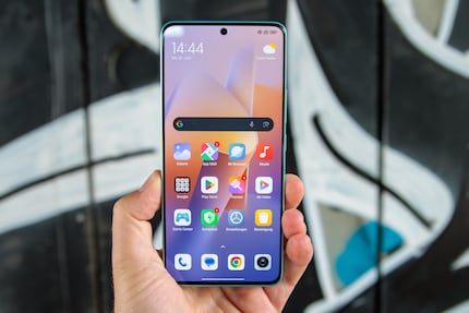 The AMOLED display of the Redmi Note 13 Pro 5G is beautiful to look at.