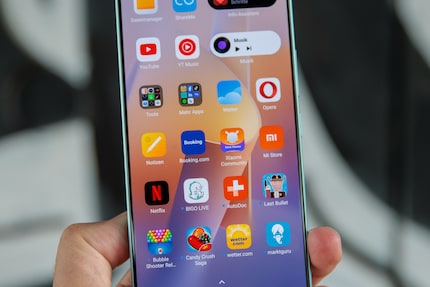 The pre-installed advertising apps go even further on the next page.
