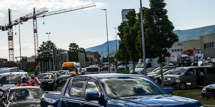 Man könnte auch anders zu einem Radrennen anreisen.