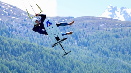 In the best of three, kiters, windsurfers and wingfoilers showed off their skills with the wing under the board.