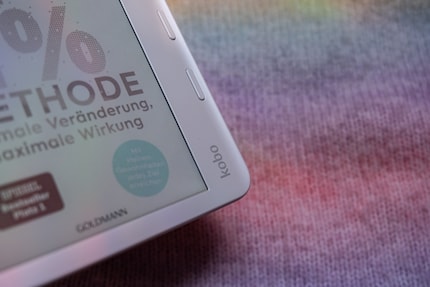 Beautiful shimmer. The Kobo Libra Colour is available in mother-of-pearl.