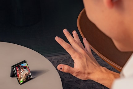The hinge remains in various positions. This allows the Razr 50 Ultra and Razr 50 to be positioned for photos or videos.