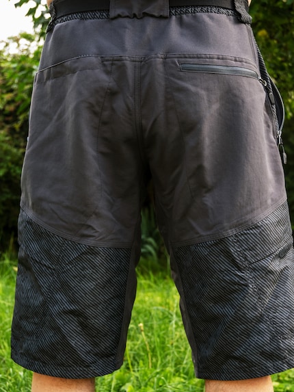 Andere Bikes, andere Sitten: baggy statt tight.