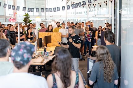 Tobias Quelle, Head of Product, gab den Startschuss zur 2024er-Ausgabe des «Hackfests».
