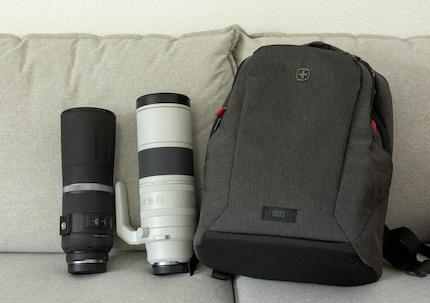 Beide Superteleobjektive passen in einen durchschnittlichen Rucksack. Links 800mm, rechts 200-800mm