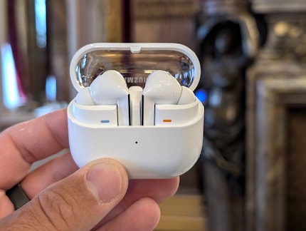 The Galaxy Buds enable translation directly into the ears.