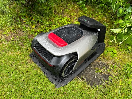 Rain isn’t an issue for the robot.