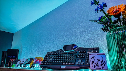 Hier siehst du die Logitech G19s auf dem hohen Podest.