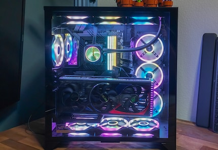 Mit so einem PC sind den Gaming-Genres erst recht keine Grenzen gesetzt. Das findet wohl auch der kleine Groot, der im Gehäuse wohnt.