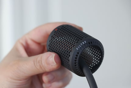 Beim Supersonic bleibt die Filterabdeckung wie eine Perle im Kabel eingefädelt.