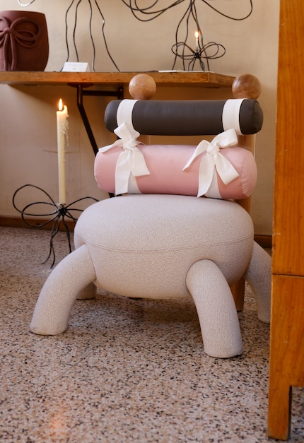 As a decorative element, ribbons are an affordable way to enhance objects or rooms.