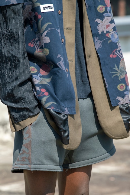 A relaxed short-shorts look.