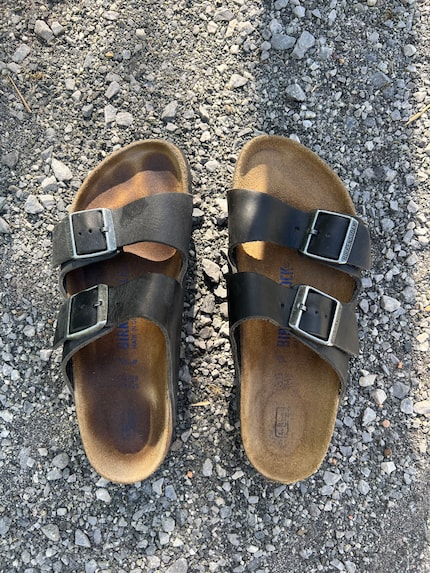 The shoe I worked on (on the right) looks fresh again.