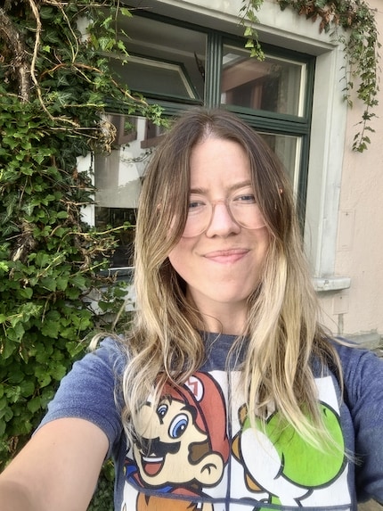 The inner camera has fewer details, which I prefer for a selfie.