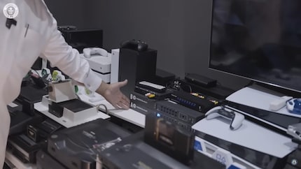 Al-Nasser zeigt hier einen Switch mit 16 HDMI-Anschlüssen.
