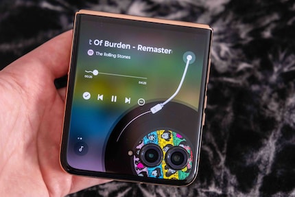 Das Faltphone funktioniert auch als kleiner MP3-Player.