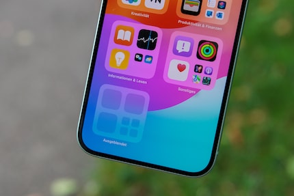 Ohne Entsperrung via Face ID ist der Ordner mit den ausblendeten Apps «leer».