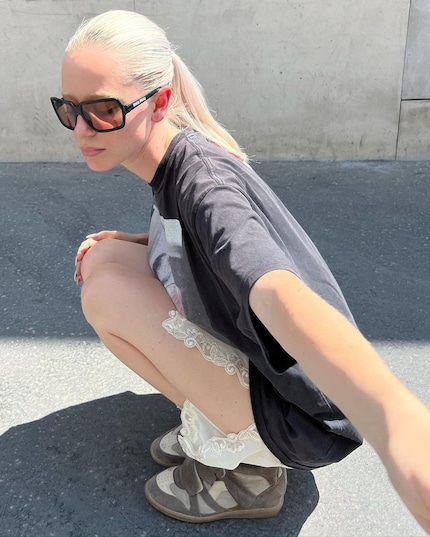Der ikonische Wedge-Sneaker von Isabel Marant erlebt gerade ein Revival.