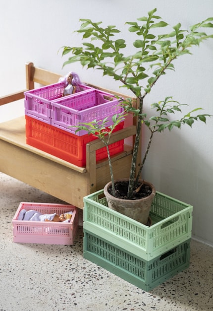Die Kisten sind bei uns in zwei Grössen erhältlich: 24 × 17 x 2,9 cm und 34 × 24 × 2,9 cm.
