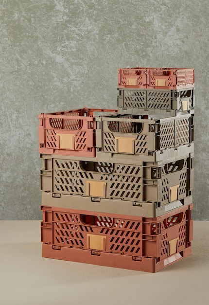 Die Schou-Designkiste ist in vier Grössen verfügbar: 17 × 12.5 × 7 cm, 25.5 × 2.5 × 16.5, 33 × 24.5 × 15 cm, 33 × 5 × 50 cm.