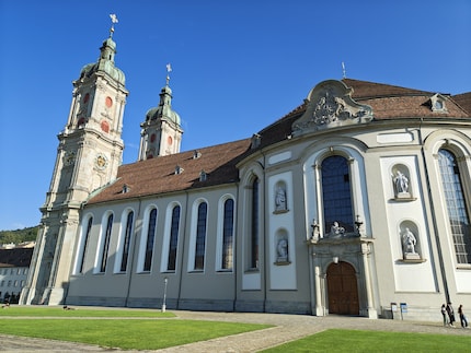 Mit übertrieben grüner Wiese und blauem Himmel habe ich meine Mühe.