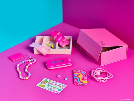Dem Barbie Phone liegen einige Gimmicks bei.