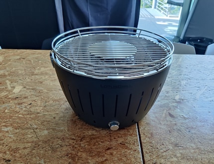 When I unbox the Lotusgrill, it makes a good first impression. It’s lightweight and compact, making it easy to carry.