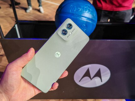 Wären die Farben nicht unterschiedlich, könnte man das Moto G55 auch für ein G35 halten.