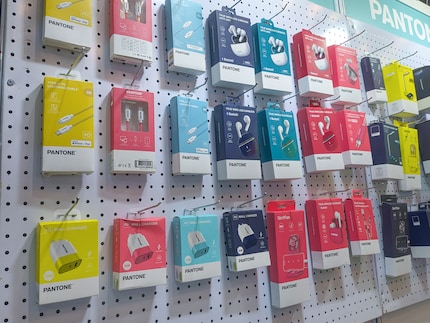Zubehör in Pantone-zertifizierten Farben.