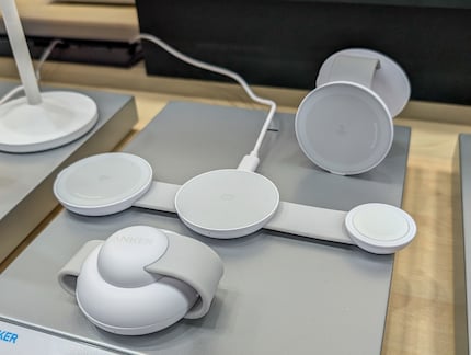 Die Wireless Charging Station gibt es auch in anderen Farben als Weiß.