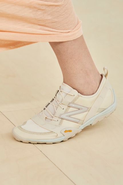 Der «MT10O» aus der Collab zwischen New Balance und Issey Miyake.