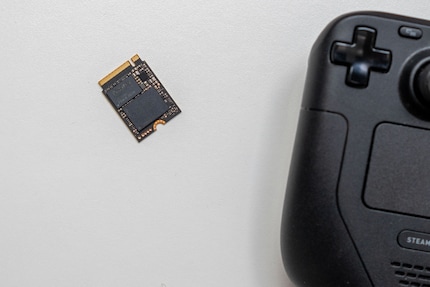Auf den drei Zentimetern Länge hat es Platz für einen NAND-Speicherbaustein und den Controller.