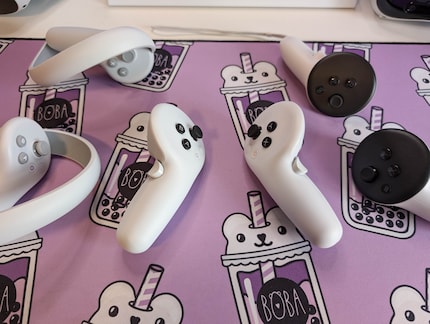 Die Controller benötigen keinen Bügel mehr, damit sie die Sensoren des Headsets tracken können.