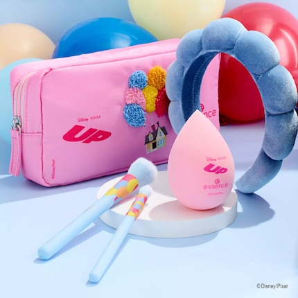 Make-up-Schwamm und Pinsel sind auch mit von der Partie. Ob der Haarreif auch dazu gehört?
