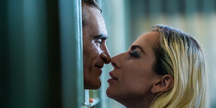 In «Joker: Folie à Deux» buhlen Joaquin Phoenix und Lady Gaga um die Gunst des Publikums.