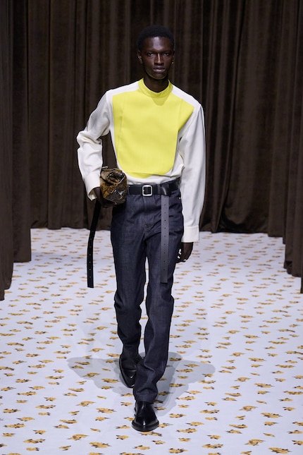 Egal ob Womens- oder Menswear: Überlange Gürtel waren überpräsent.