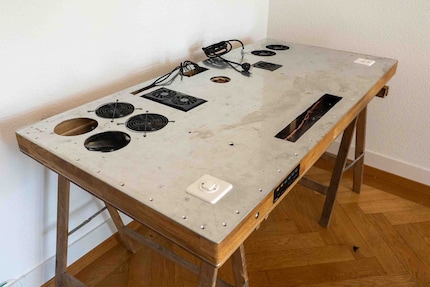 So sieht der Tisch von unten aus.
