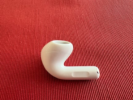 Die Pinch-Steuerung kommt auch auf die AirPods 4 – aber ohne Slide für die Lautstärke.