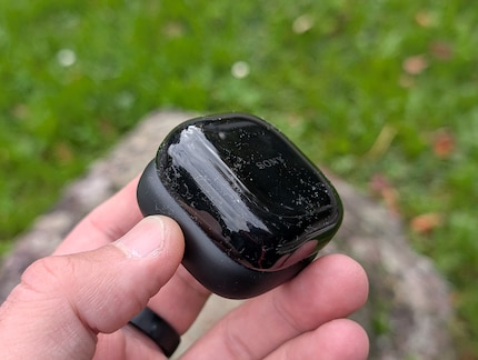 Die glänzende Oberfläche ist immer voller Staub.