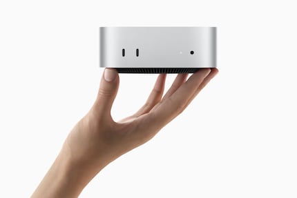 The Mac Mini from the front. An SD card reader probably no longer fits in.