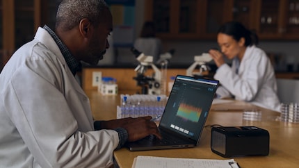 Apple richtet das MacBook Pro an Leute mit hohem Leistungsbedarf – zum Beispiel Forschende.