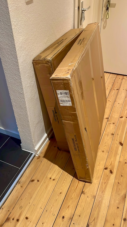 If parcel size is anything to go by, my cockatiels are about to move into a mansion.