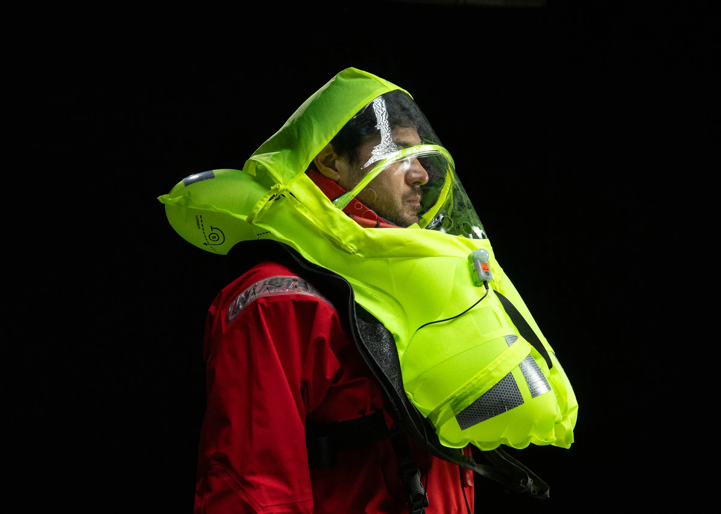 Geschützt in der Bubble: Die Rettungsweste bietet Auftrieb und schützt die Atemwege vor Wasser.