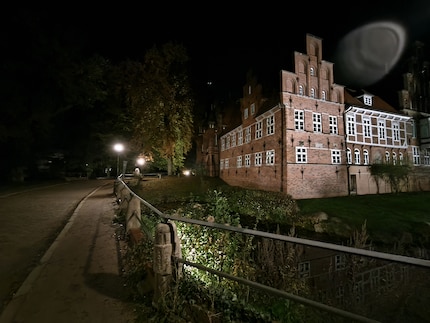 Ultraweitwinkelkamera mit Nachtmodus in Aktion.