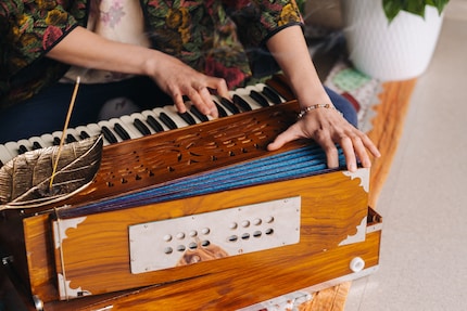Jivamukti: mantras accompanied by harmonium music are an integral part of Jivamukti.