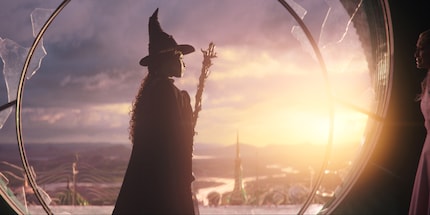 Wenn er endlich kommt, der ikonische «Defying Gravity»-Moment, bleibt kein Auge im Kinosaal trocken.