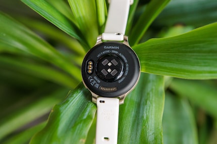 Die Sensoren auf der Rückseite der Lily 2 Active.
